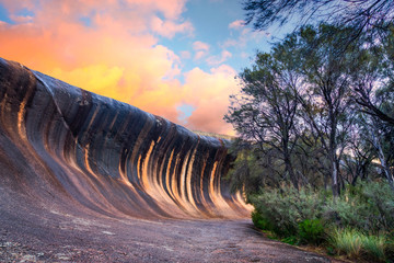 Sunset at Wave Rock near the town of Hyden, in the south west of Western Australia, Australia. - obrazy, fototapety, plakaty
