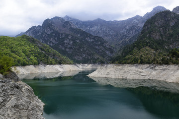Obraz na płótnie Canvas Lake in high mountains