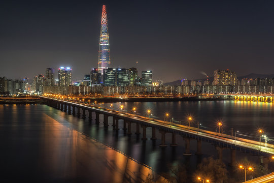Lotte tower at night