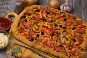 traditional pizza,special pizza,pizza in Italian,pizza in American style,pizza with sausage cheese,pizza with olives,home pizza,pizza according to the old recipe,pizza hot