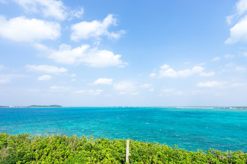 西平安名崎展望台から見る池間大橋と池間島の風景