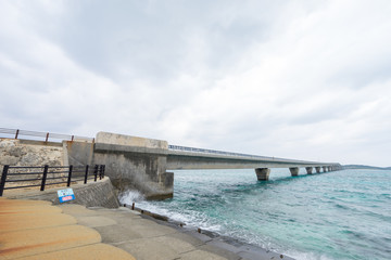 Fototapeta premium 世渡崎から見る池間大橋の風景