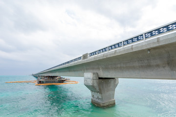 工事中の池間大橋の風景