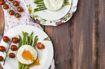 green asparagus with fried eggs