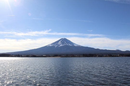 長崎公園から見た冬の河口湖と富士山