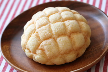 メロンパン　Melon-shaped bun