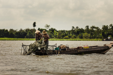 Fototapeta premium Fishermen on the Mekong river