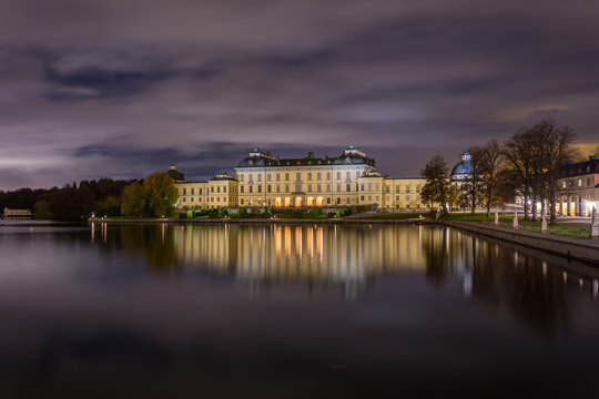 Drottningholms slott fotat p&aring; natten