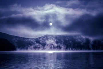 山中湖と蒸気霧