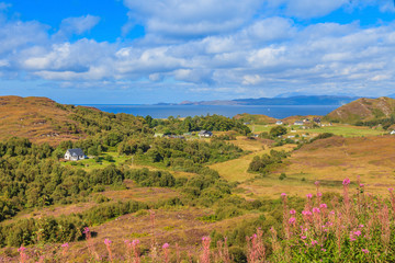 Aufnahme einer typischen Küstenlandschaft in Schottland im Sommer fotografiert im September 2014