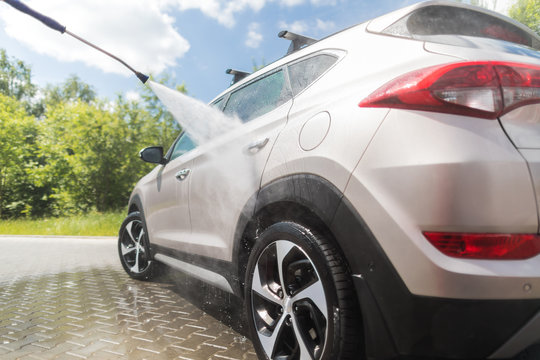 Manual Car Wash With Pressurized Water.