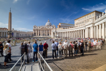 Obraz premium St. Peter's Square and Basilica in Vatican City, Rome, Italy