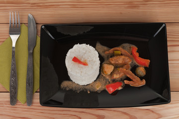 Soy noodles  with tomatoe sauce, paprika, cucumber and milk cream