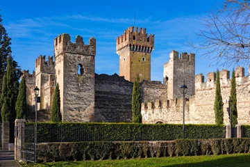 Cercles muraux Château Une partie du château Scaligero à Lazise, Italie