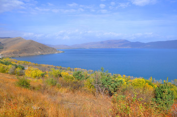 Fototapeta na wymiar Lake Sevan. Autumn landscape. Armenia