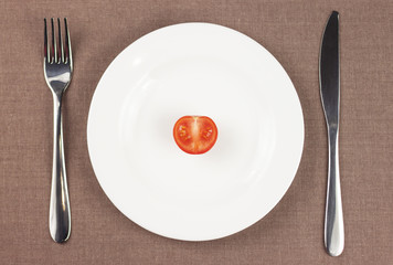 tomato on the plate