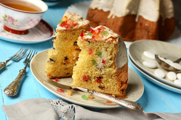 cake with sugar icing and candied fruits