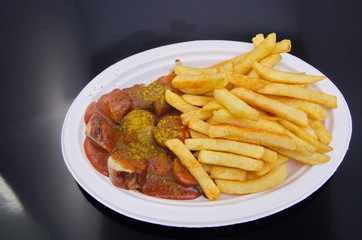 Currywurst Pommes