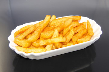 Porzellanschale mit Portion French Fries