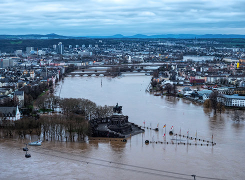 Hochwasser am Deutschen Eck in Koblenz, Rheinland-Pfalz