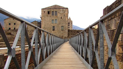 Fototapeta na wymiar Passerella nel sito archeologico ad Aosta 