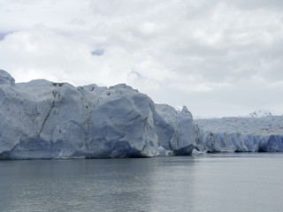 Fototapeta na wymiar Glaciar Gray and Lago Gray, Torres del Paine National Park