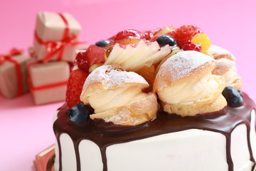豪華なデコレーションケーキ