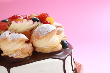 豪華なデコレーションケーキ