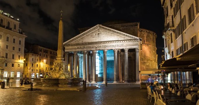 ROME, ITALY  &ndash; OCTOBER 2015 : Moving timelapse / hyperlapse of Panth&eacute;on at night