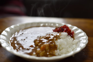 昼のレトルトカレー