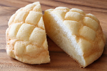 メロンパン　Melon-shaped bun