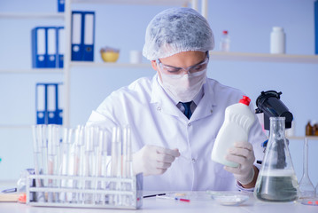 Fototapeta premium Man in the lab testing new cleaning solution detergent