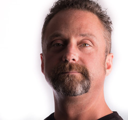 Obraz premium man feeling accomplished in high key portrait