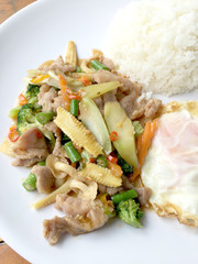 wok fried chicken stir fry chinese vegetables, corn, carrot, broccoli,