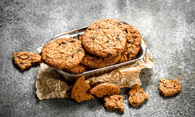 Oatmeal cookies with chocolate in a bowl.