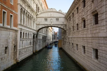 Cercles muraux Pont des Soupirs Bridge of Sighs in the early morning. Venice