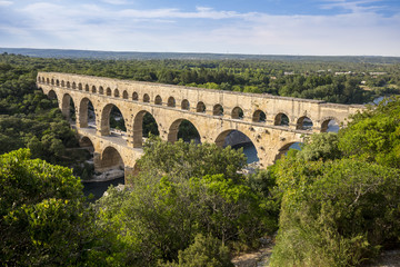 Le Pont du Gard classé Patrimoine Mondial de l'UNESCO, Grand Site de France, pont aqueduc romain qui enjambe le Gardon, Gard 