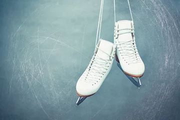 Foto op Plexiglas Skaters skaters are suspended on the background © 6okean