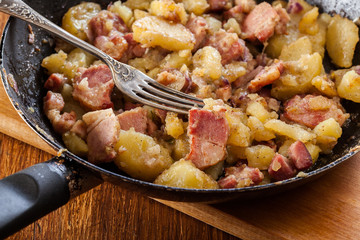 Fried potatoes with onion and bacon