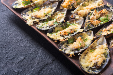 Mussels baked with cheese