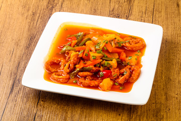 Squid rings in sweet and sour sauce with vegetables