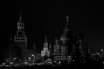 Fototapeta premium Pokrovsky cathedral and Spasskaya tower at night in low key monochrome, Moscow, Russia