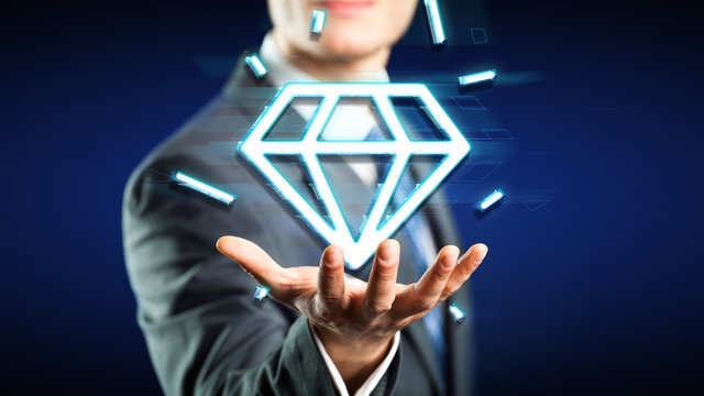 Geschäftmann mit digitalem Diamant Symbol über der Hand 