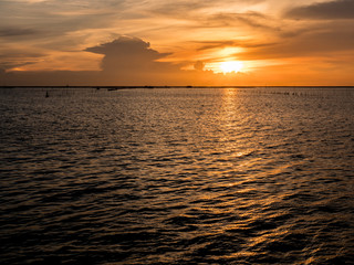 Obraz premium Beautiful sunset above sea in thailand,