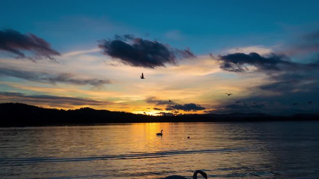 Tramonto sul lago
