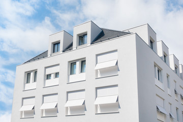 modernes Mehrfamilienhaus 