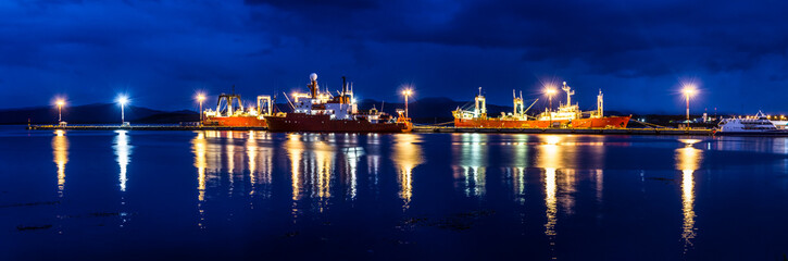Fototapeta na wymiar Ships at night in Ushuaia