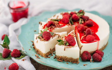 Cheesecake with raspberries
