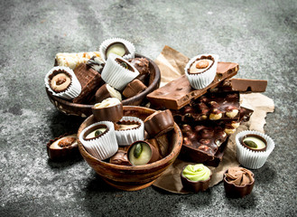 Fototapeta na wymiar Chocolate candies in a bowls.