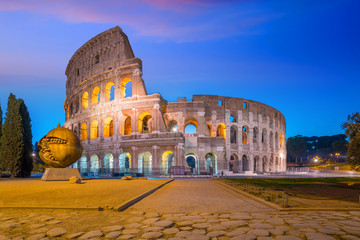 Fototapeta premium View of Colosseum in Rome at twilight